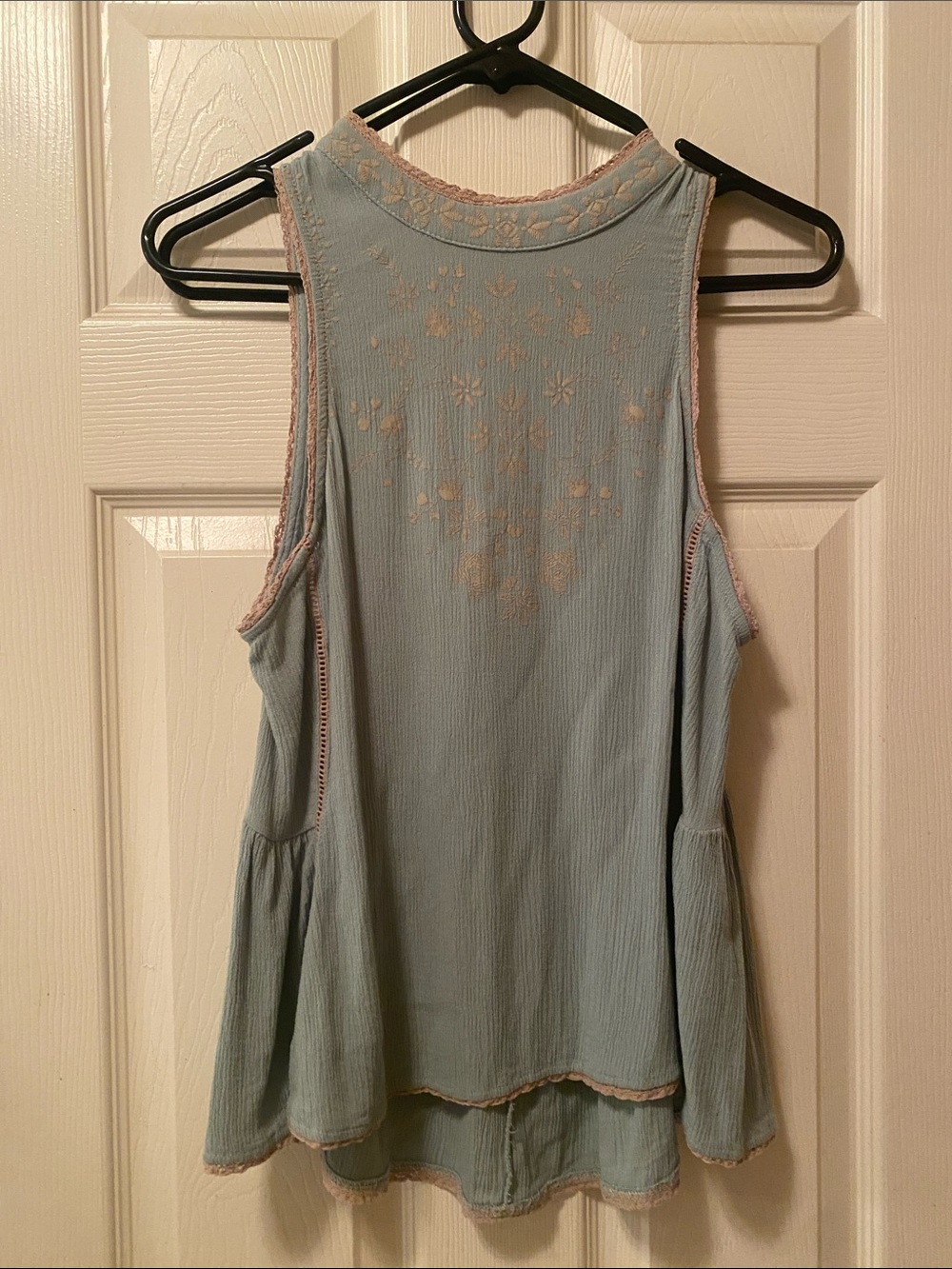 Janet Chung Size Large Key hole Back No Sleeve Sage Green Lace Edge top